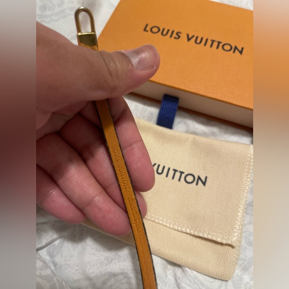 ❤️SOLD❤️ Pre-loved Authentic LOUIS VUITTON Crazy In Lock Bracelet Size Small - Picture 3 of 11